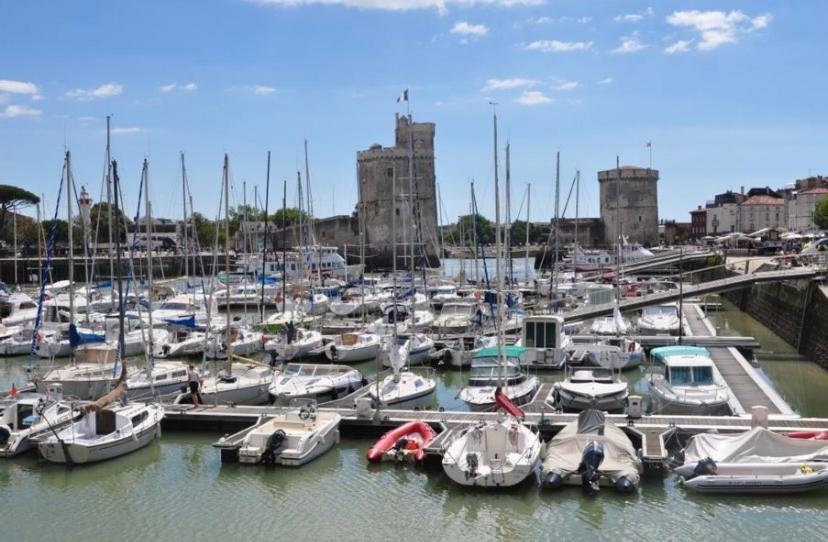 Maison Terrasse Proche Centre Ville Et Ile De Re La Rochelle  Exterior foto